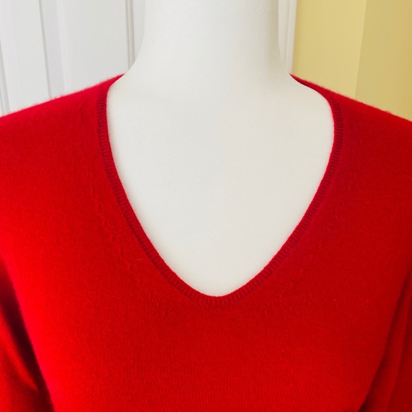 M red 100% Cashmere Sweater - Picture 2 of 4